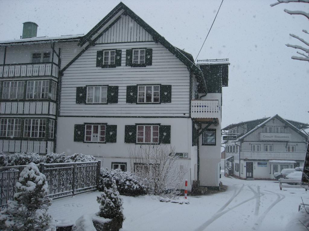 玉特雪绒花公寓 格绍 外观 照片